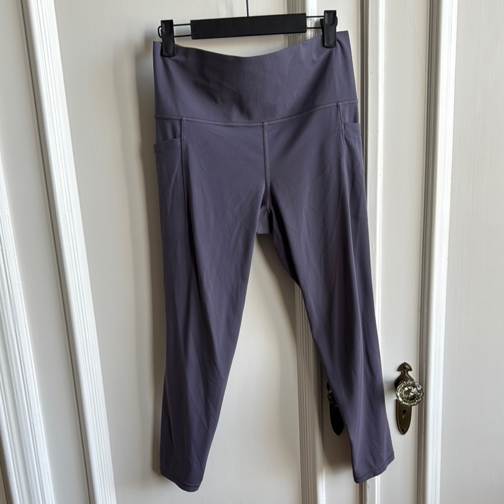 Athleta 7/8 salutation stash pocket leggings